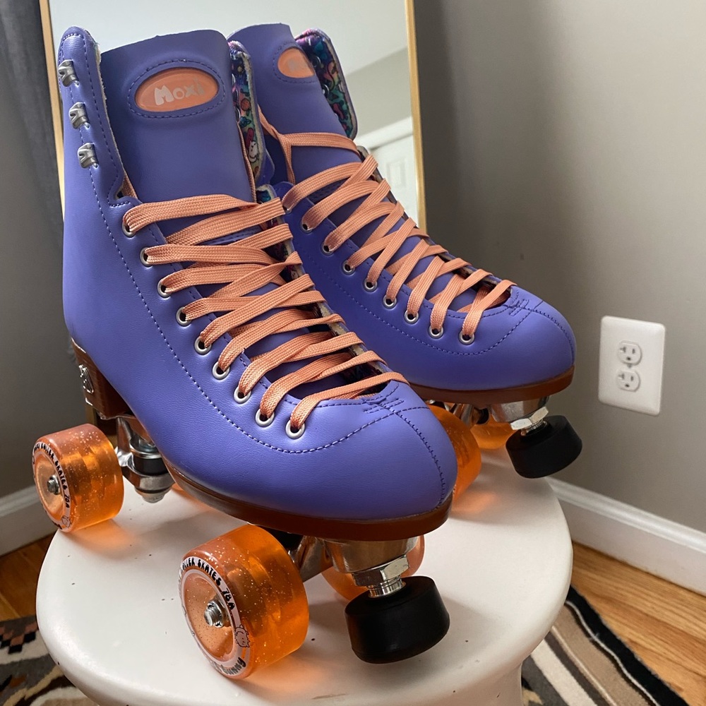 Periwinkle Moxi Beach Bunny Roller Skates